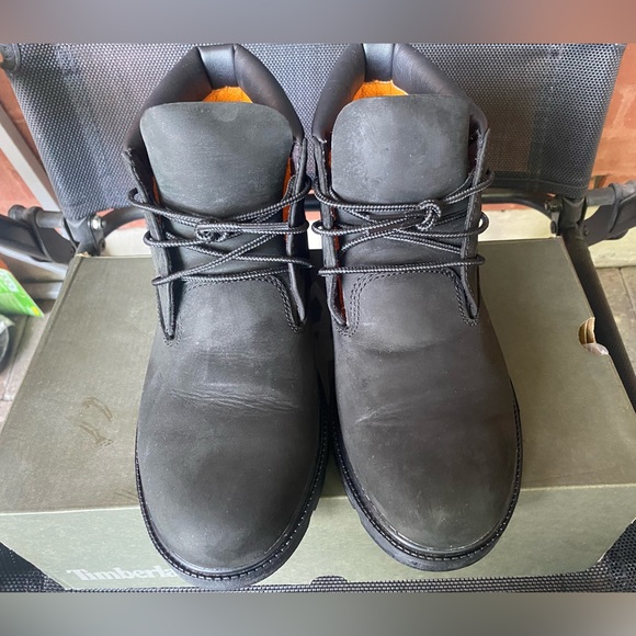 Timberland 3 Eye Chukka Black. Boys Grade school
US 6.5 - Picture 4 of 6